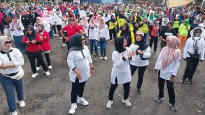 Peringati HKN Ke-58, Ribuan Insan dan Kader Kesehatan di Banjar Ikuti Jalan Sehat