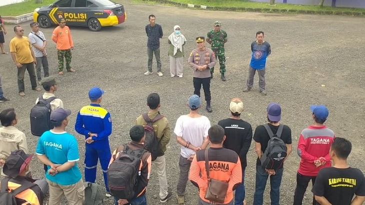 Kirim Bantuan Logistik, Kapolsek Banjarsari Berangkatkan Puluhan Relawan Ke Cianjur