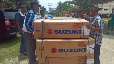 DKPKP Pangandaran Berikan Hibah Berupa Mesin Tempel Perahu kepada Nelayan