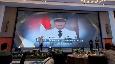 Bupati Ciamis Terima Penghargaan Baznas Jabar Award 2022 Untuk Kategori Kepala Daerah Peduli Baznas
