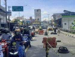 Jalan di Cikereteg Amblas, Polres Bogor Berlakukan Rekayasa Lalin