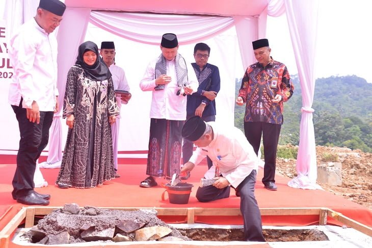 Lakukan Peletakan Batu Pertama Pembangunan Masjid Raya Citeureup, Sekda Bogor Berharap Ini
