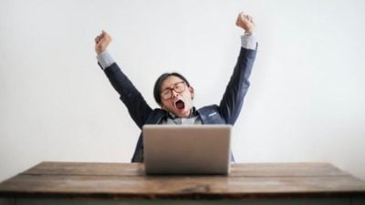 8 Cara Ampuh Atasi Mengantuk Saat Bekerja