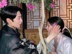 Adegan Lee Jae Wook Cium Go Yoonjung Tidak ada di Naskah