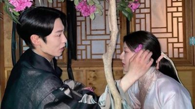 Adegan Lee Jae Wook Cium Go Yoonjung Tidak ada di Naskah