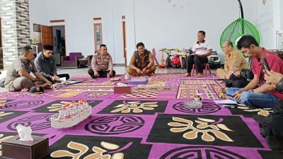 Kumpul di Rumah Tokoh Masyarakat, Kapolsek Pameungpeuk Terima Keluhan Warga