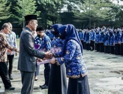 Bupati Ciamis Herdiat Serahkan Ribuan SK Perpanjangan Kontrak PPPK