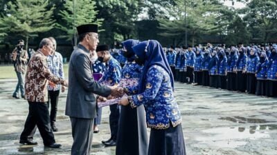 Bupati Ciamis Herdiat Serahkan Ribuan SK Perpanjangan Kontrak PPPK