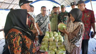 Ade Uu Sukaesih Tinjau Kegiatan Pasar Murah Ramadhan Tingkat Kota Banjar