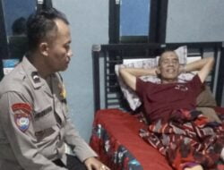 Peduli Terhadap Warga Binaan, Aipda Iwan Jenguk Warga yang Sedang Sakit