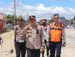 Kapolres Sukabumi Pantau Situasi Arus Lalin di Pintu Exit Tol Parungkuda