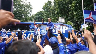 Ketua Demokrat Se-Indonesia Serentak Sambangi Pengadilan