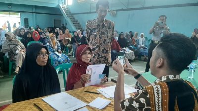 Wakil Walkot Banjar Pantau Penyaluran Bansos Rastra di Desa Balokang