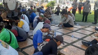 Kapolres Banjar Makan Siang Bareng Penarik Becak, Tukang Ojek Online dan PKL