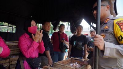 Turut Meriahkan Peringatan May Day, Bhayangkari Cabang Banjar Gelar Pasar Murah