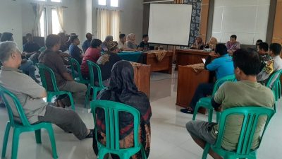 Puluhan Warga Datangi Kantor Kelurahan Karang Panimbal, Ada Apa?