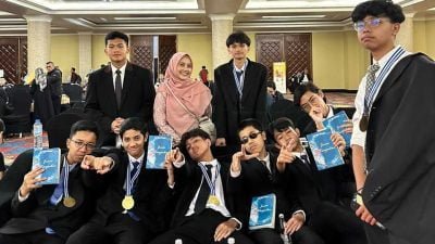 Perpisahan Sekolah, Siswa Kelas IX SMPIT Al Fitrah Bandung Terbitkan Buku Antologi