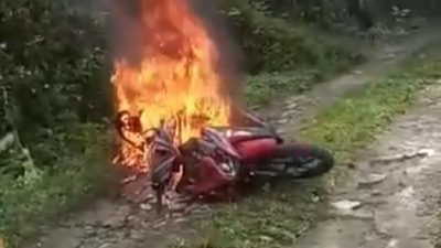 Marah! Warga Bakar Motor Honda Vario Milik Pelaku Curanmor di Pangandaran