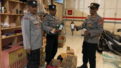 Polsek Pataruman Polres Banjar Amankan Puluhan Botol Miras