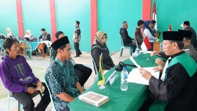 Puluhan Pasutri Lansia di Pangandaran ikuti Nikah Massal Gratis