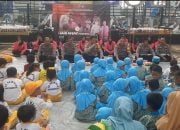 Polisi di Banjar Ajak Anak-Anak TK Merayakan Hari Anak Nasional di Alun-Alun