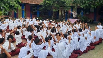 Polisi di Banjar Berikan Bimbingan dan Penyuluhan Kepada Siswa di SDN 3 Balokang