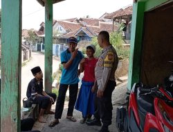 Silaturahmi Kamtibmas Bhabinkamtibmas Polsek Cisaat Sambangi warganya