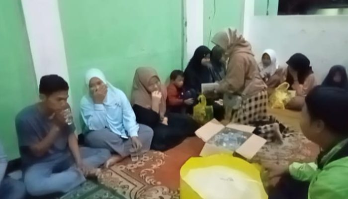 Peringati 10 Muharram Padepokan Al-Karomah Kadudampit Sukabumi Santuni Anak Yatim Piatu