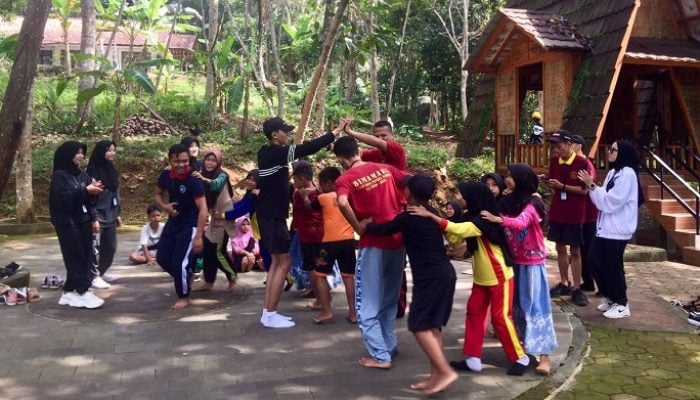 Mahasiswa STISIP Bina Putera Banjar Menggelar Festival Kaulinan Barudak di Desa Cibeureum
