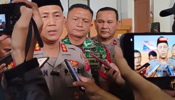 Kapolsek Pameungpeuk Dampingi Wakapolresta Bandung Jumat Curhat Bareng Warga Bojongkunci