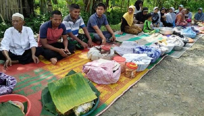 Warga Desa Paledah Pangandaran Gelar Sedekah Bumi