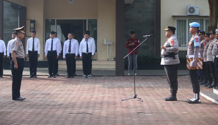 Kapolres Pangandaran Pimpin Upacara Korps Raport Kenaikan Pangkat Pengabdian