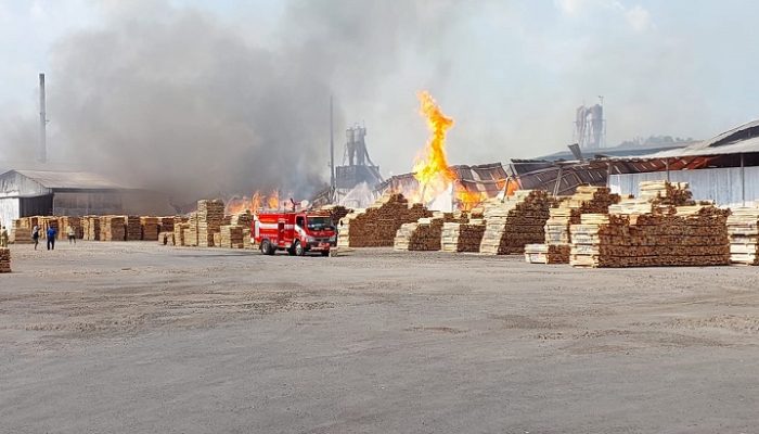Pabrik Pengolahan Kayu di Ciamis Di Lalap Si Jago Merah