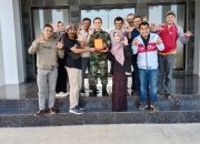 Panitia Kirab Bendera Langkaplancar Berkibar 2023 Sambangi Markas Kodim 0625 Pangandaran