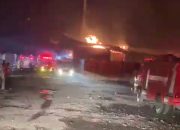 Sudah 13 Jam, Kebakaran di Pabrik Pengelolaan Kayu Belum Bisa Dipadamkan