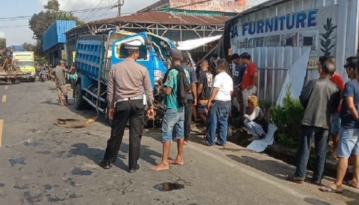Sopir Truk Mengantuk Sebabkan Kecelakaan Beruntun di Pangandaran