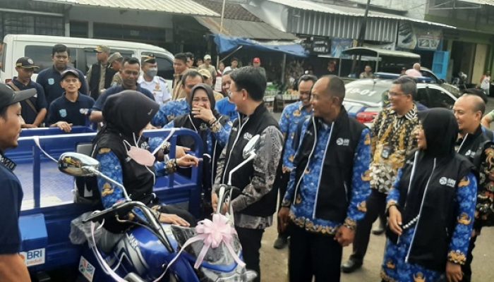 Walkot Banjar Resmikan Pengolahan Sampah Progam BRI Peduli di TPS Pasar Banjar