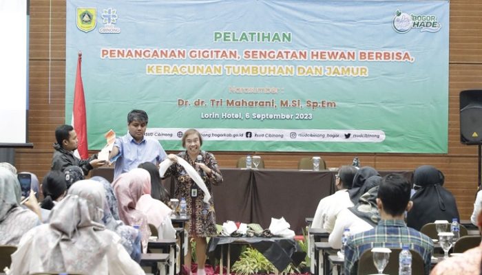 RSUD Cibinong Latih Nakes Cara Pertolongan Pertama Kasus Gigitan Hewan Berbisa