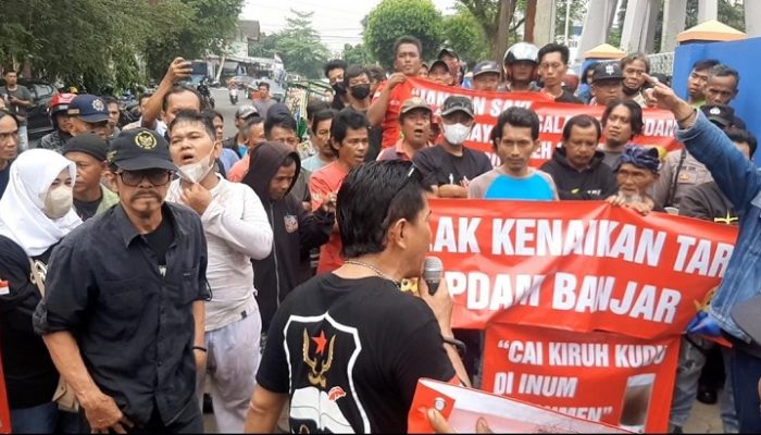 Kecewa Kualitas dan Tarif Naik, Ratusan Massa di Banjar Demo PDAM Tirta Anom