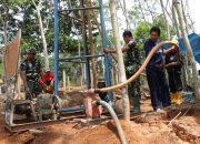 TNI di Ciamis Bikin Sumur Bor Sedalam 50 Meter di Desa Kadupandak 