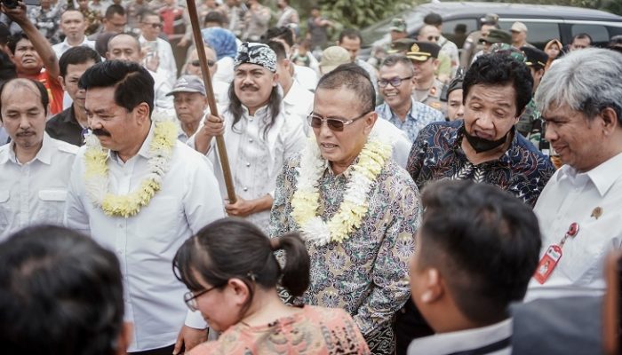 Menteri Agraria Serahkan 405 Sertifikat Redistribusi Tanah di Ciamis