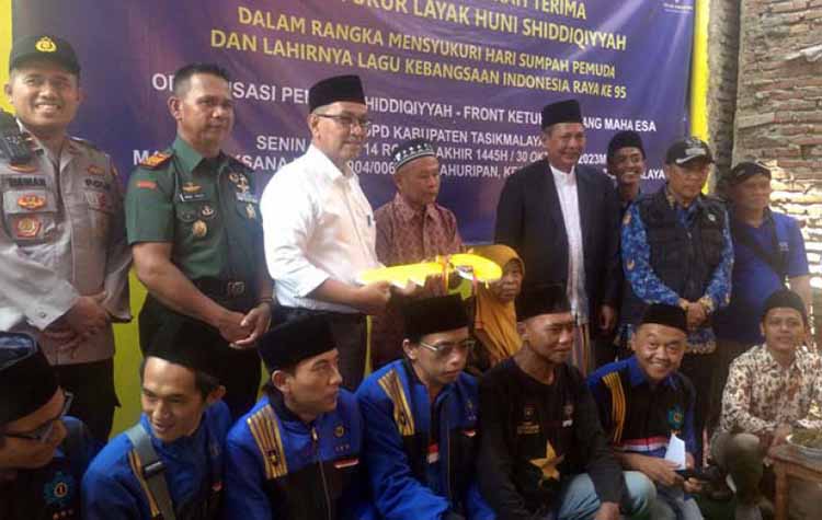 DPP OPSHID Bantu Perbaiki Rumah Bapak Iceung Senilai 120 Juta di Hari Sumpah Pemuda