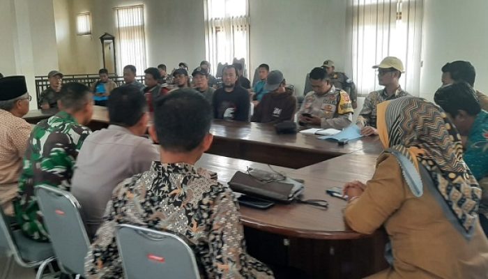 Kantor Desa Waringinsari Banjar Diontrog Massa, Ada Apa?