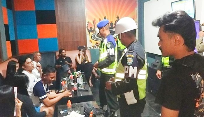 Petugas Gabungan Razia Tempat Hiburan di Pangandaran