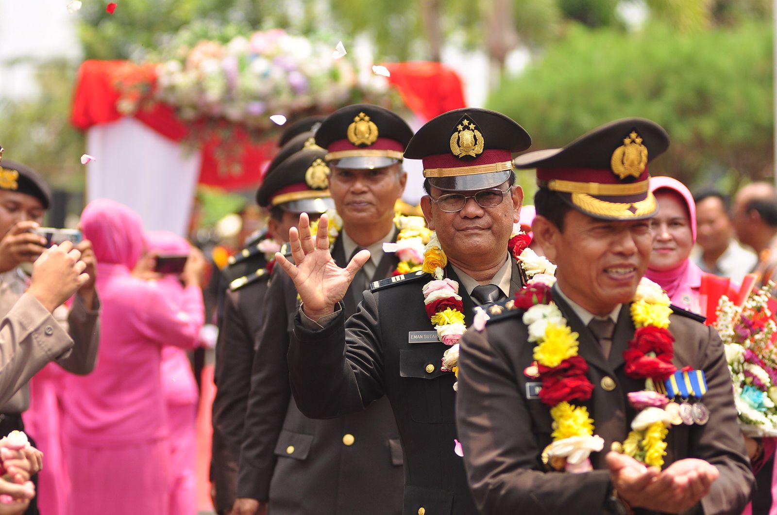 Purnawirawan Memasuki Masa Purnabakti, Kapolres Banjar Ajak Keliling Kota Banjar Naik Vespa
