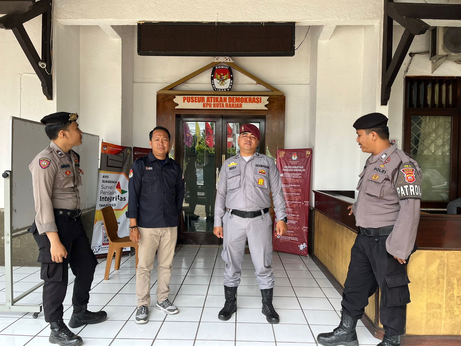 Operasi Mantap Brata Lodaya, Polres Banjar Lakukan Pengamanan di Kantor KPU Koya Banjar