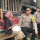 Kapolres Banjar Turun Langsung Bagikan Bantuan Kepada Warga Yang Tidak Mampu 