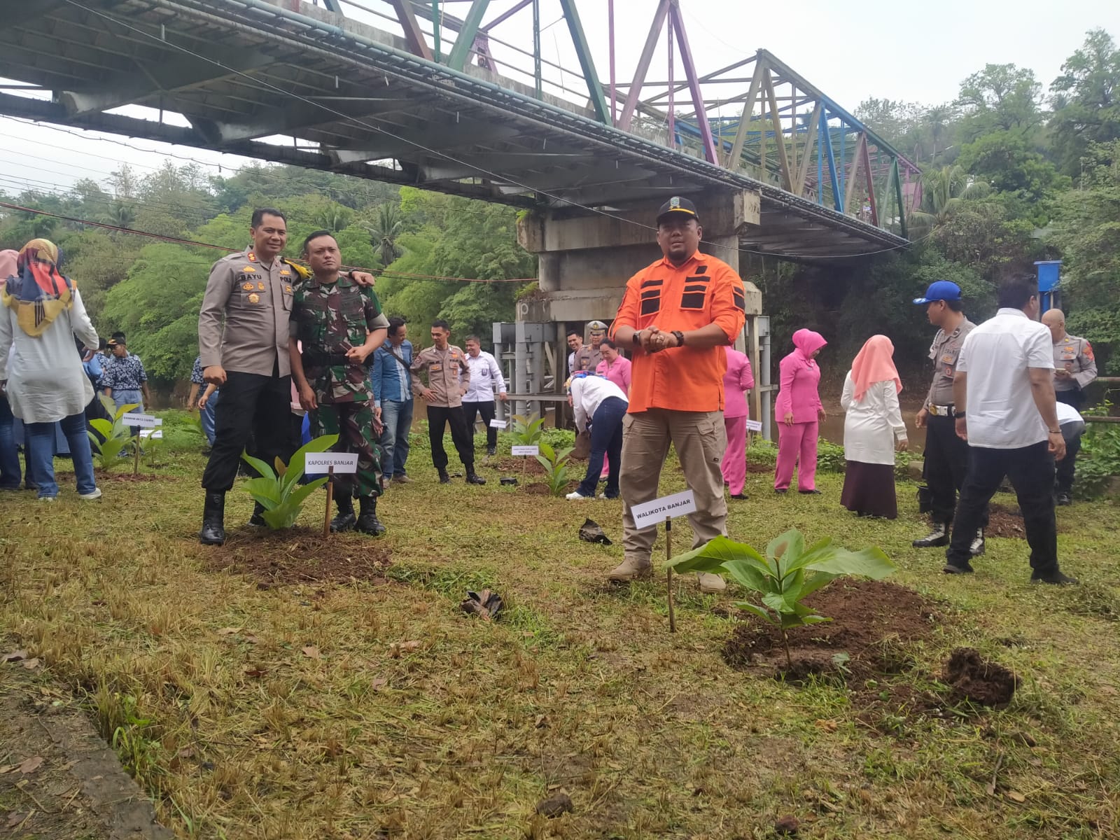 Gerakan Penanaman Pohon di Kawasan Bantaran Sungai Citanduy: Komitmen Bersama Pelestarian Lingkungan Hidup