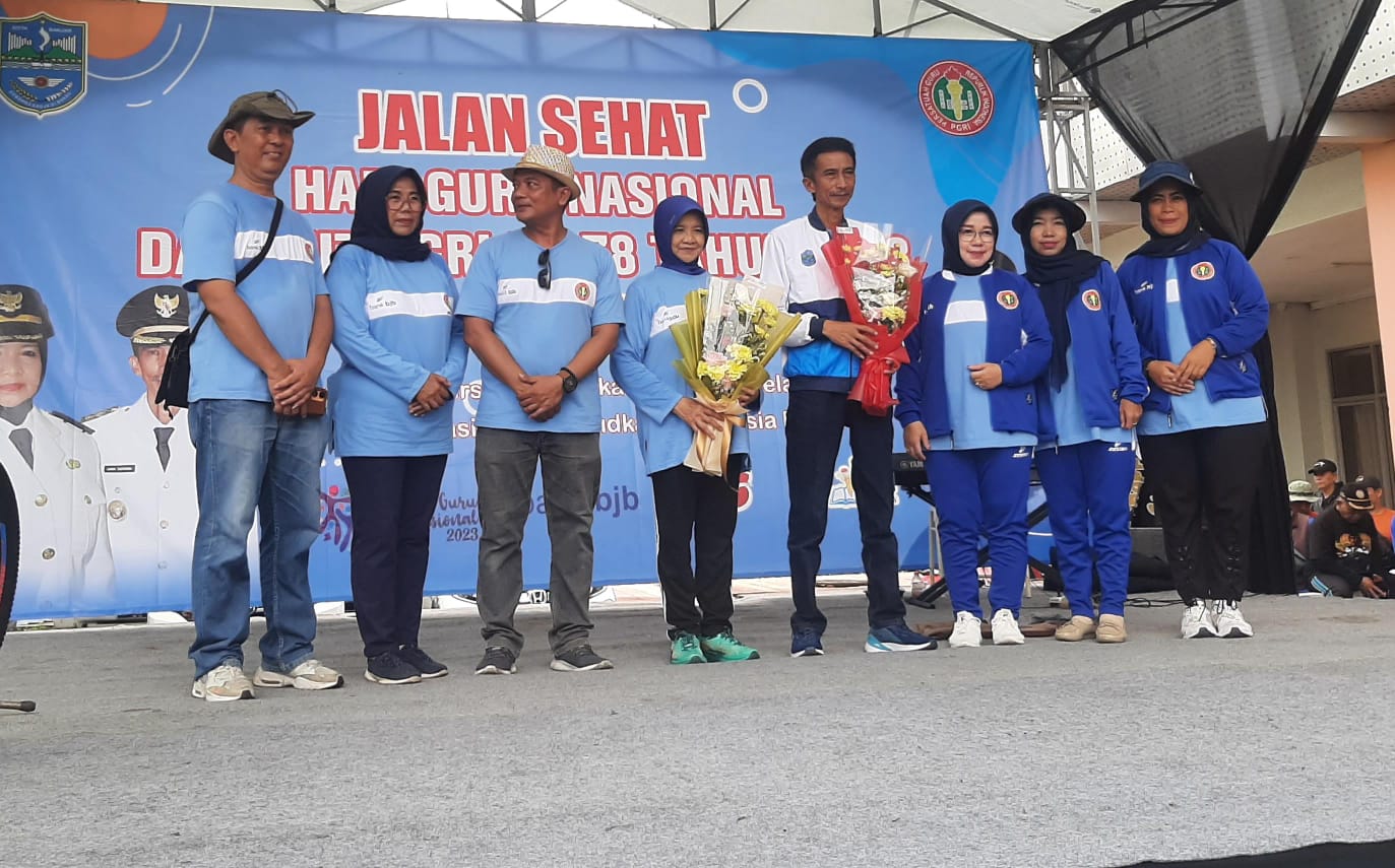 Jalan Santai Rayakan Hari Guru dan HUT PGRI, Walikota Banjar Apresiasi Jasa Guru dalam Pendidikan