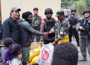 Sambut Natal 2023, Koramil 1710-04/Tembagapura Bagikan Sembako Kepada Warga